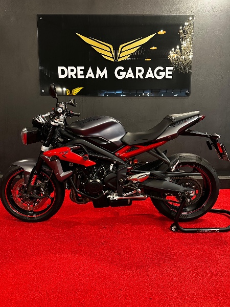Triumph STREET TRIPLE 675 / 2015
