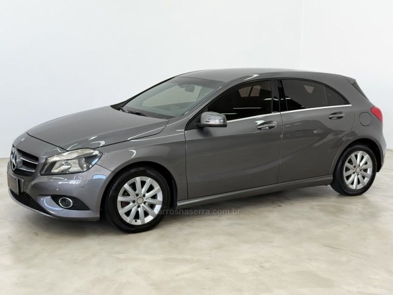 Mercedes-Benz A 200 1.6 TURBO 16V 2014