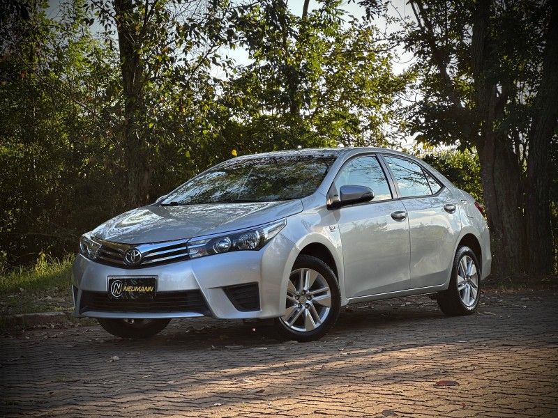 Toyota COROLLA GLI 1.8 2015