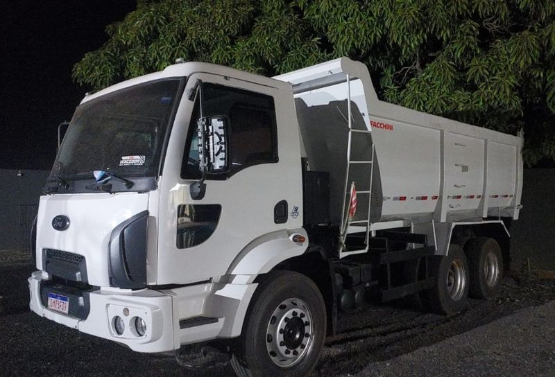 Ford CARGO 2629 E 6×4 TURBO 2P CAÇAMBA 2014